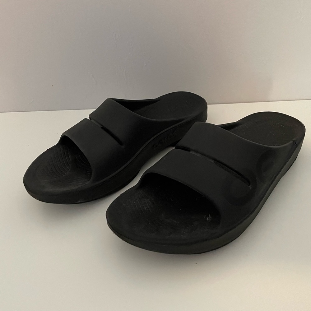 OOFOS OOahh sport slide sandals black matte women’s 9